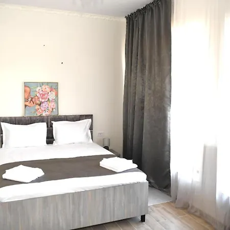 La Cantonament Guest house *